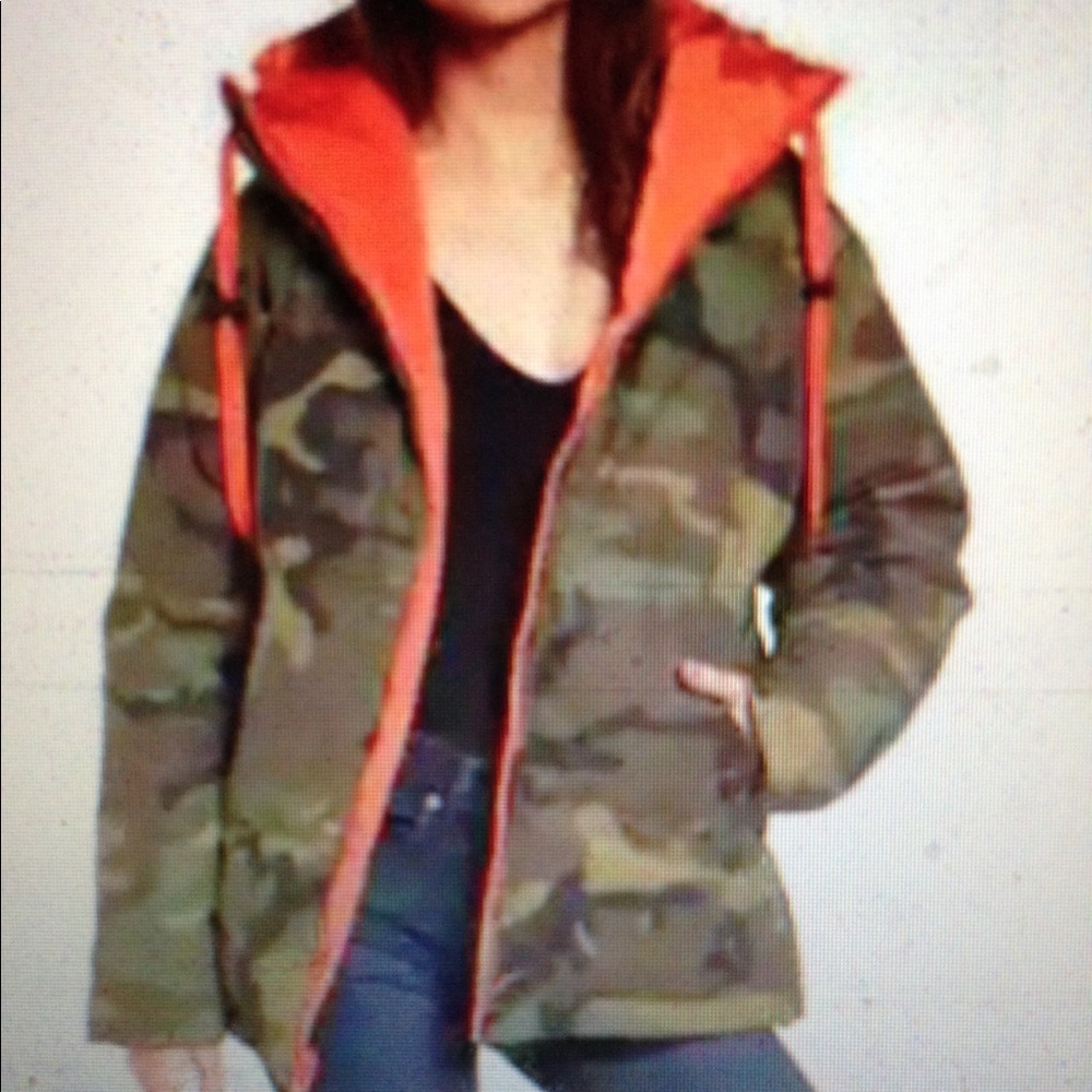 NWT Kendall & Kylie camo/orange reversible jkt